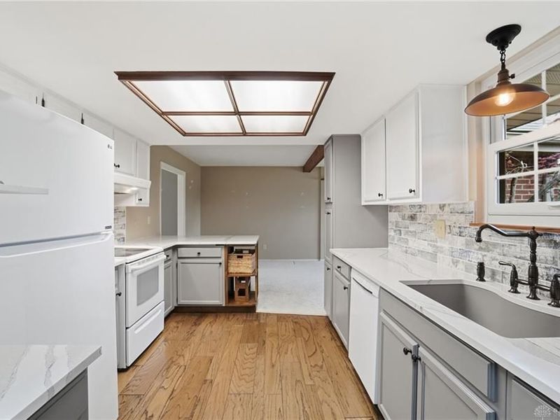 2303 Delvue Drive, Miami Township, OH 45459 Photo 6