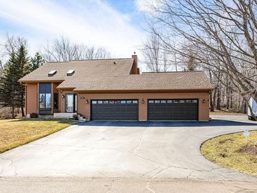 3241 Commonwealth Avenue, Duluth, MN 55808