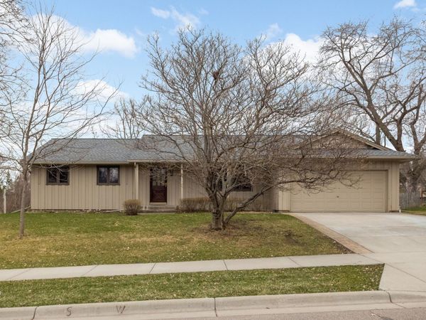 946 Redwood Drive, Apple Valley, MN 55124