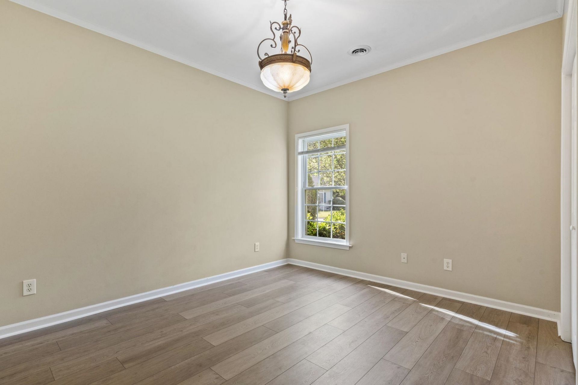 618 Wintercreeper Dr. Photo 22