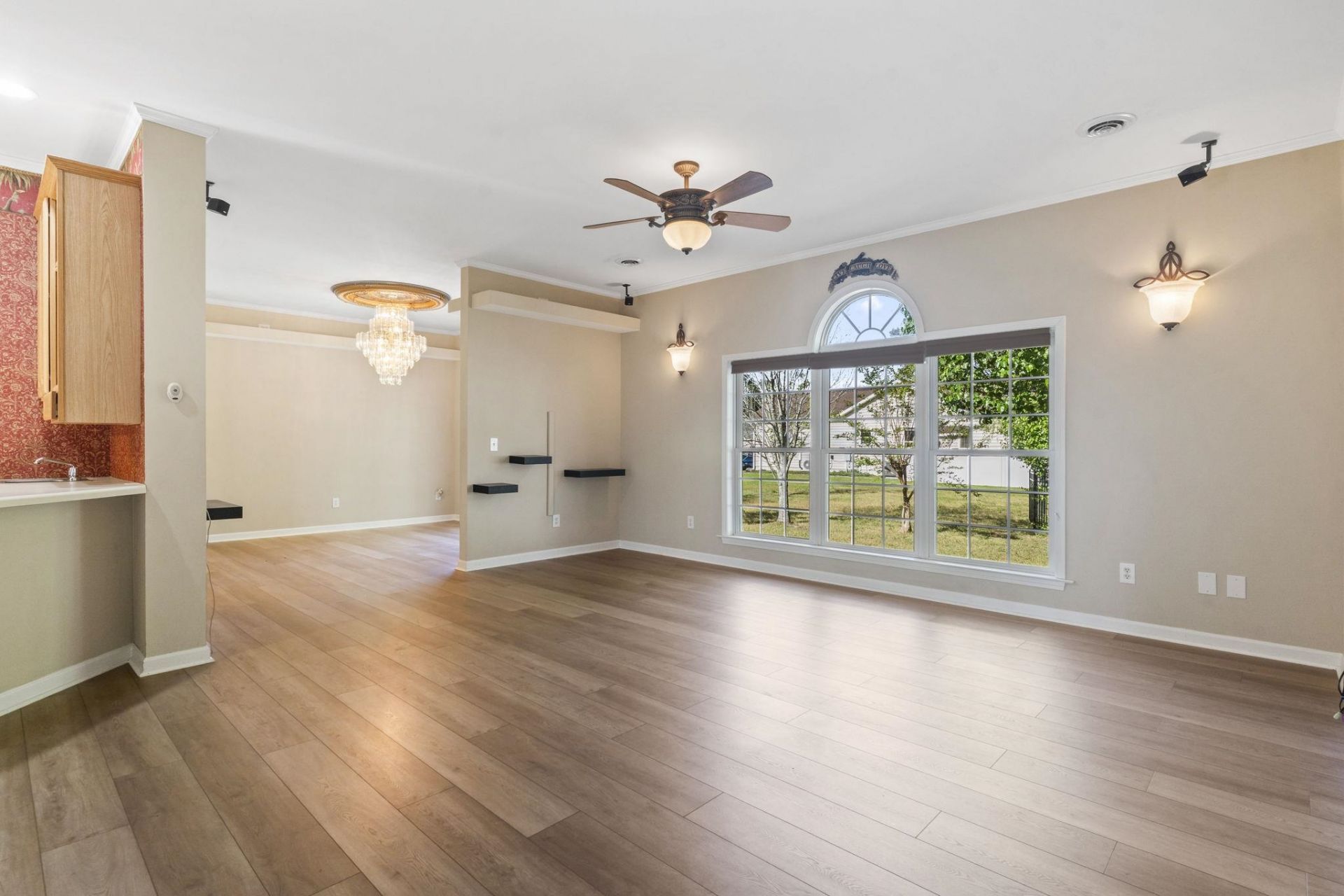 618 Wintercreeper Dr. Photo 6