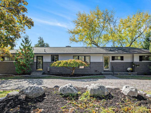 60 Waldon Road, Clarkston, MI 48346