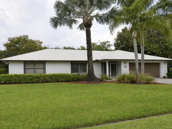 762 SE Polynesian Avenue, Port St. Lucie, FL 34983
