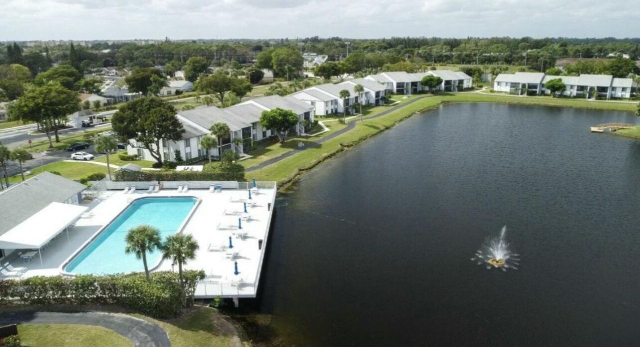 1007 Green Pine Boulevard, Unit D2, West Palm Beach, FL 33409 Photo