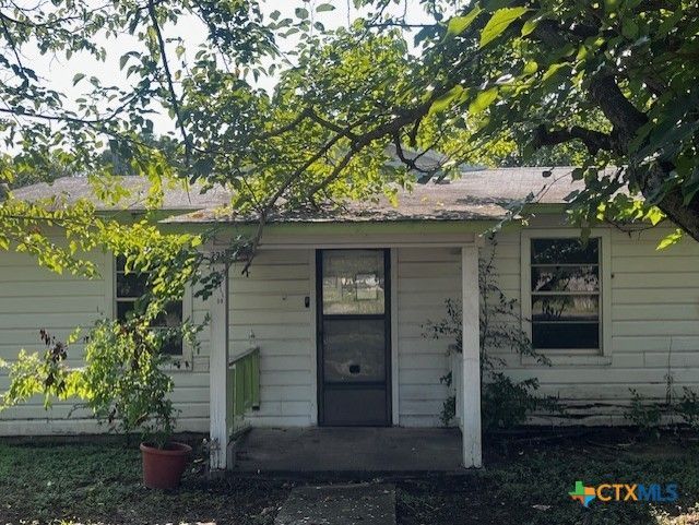 228 N Carroll Drive , Gatesville, TX 76528 Main Photo