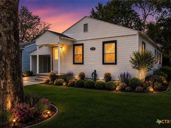 1610 E Rosebud Avenue, Victoria, TX 77901