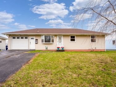 2320 W Graham Avenue, Yorkville, NY 13495