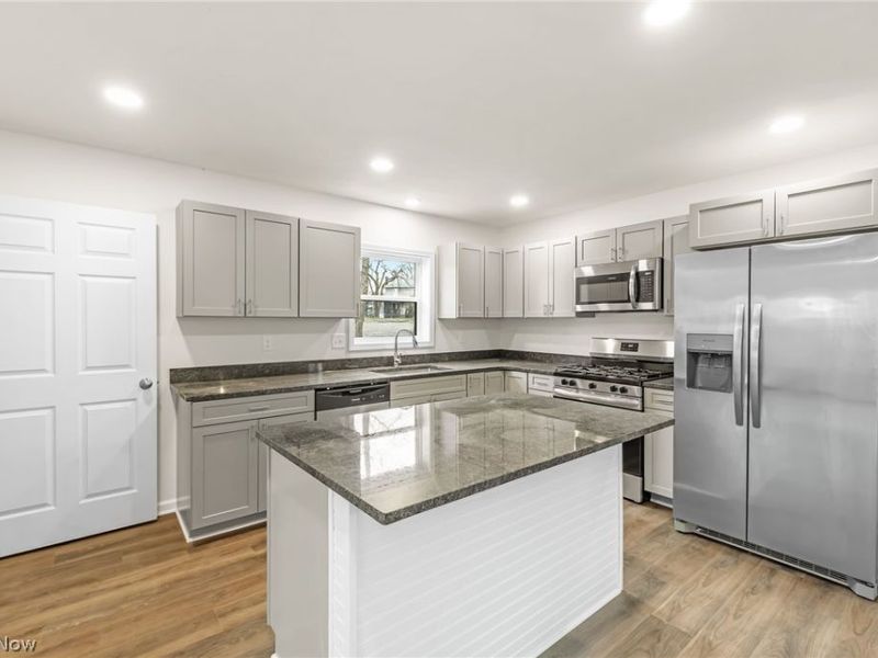 1334 Hazelwood Ave , Akron, OH 44305 Photo 5