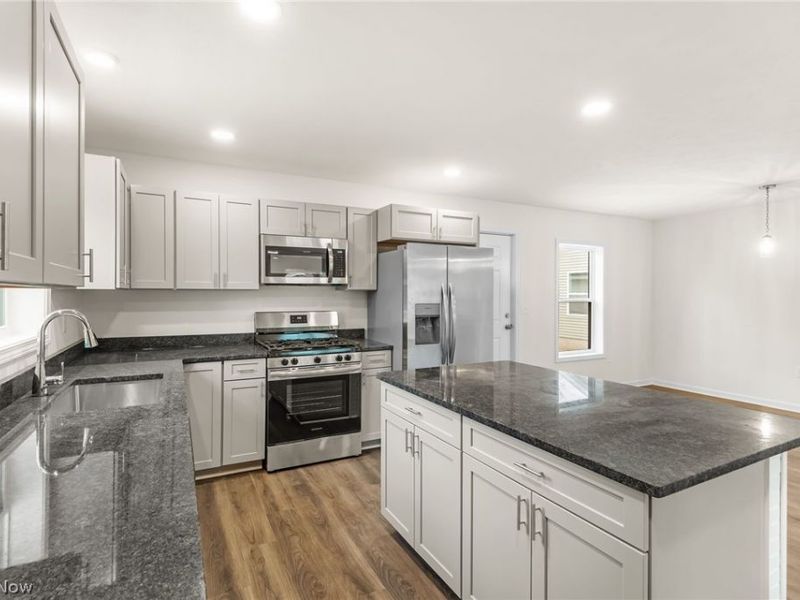 1334 Hazelwood Ave , Akron, OH 44305 Photo 7