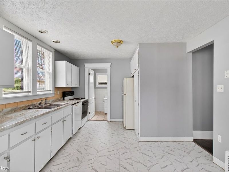 245 E Ford Avenue, Barberton, OH 44203 Photo 10