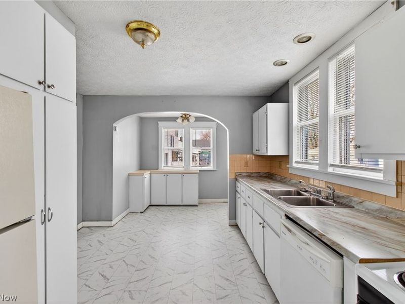 245 E Ford Avenue, Barberton, OH 44203 Photo 11