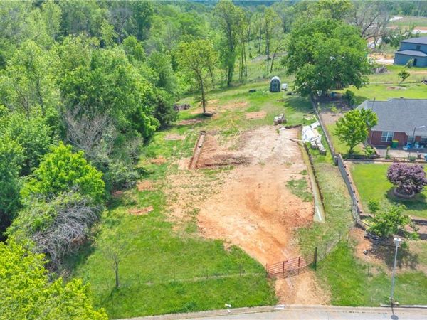 131 Hobbs Road, Rogers, AR 72756