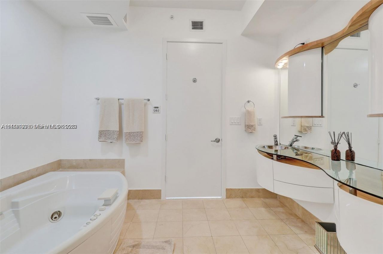 18101 Collins Ave , Unit 1003, Sunny Isles Beach, FL 33160 Photo