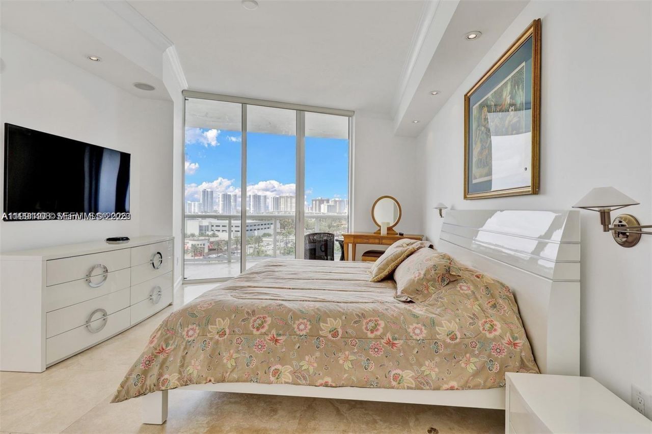 18101 Collins Ave , Unit 1003, Sunny Isles Beach, FL 33160 Photo