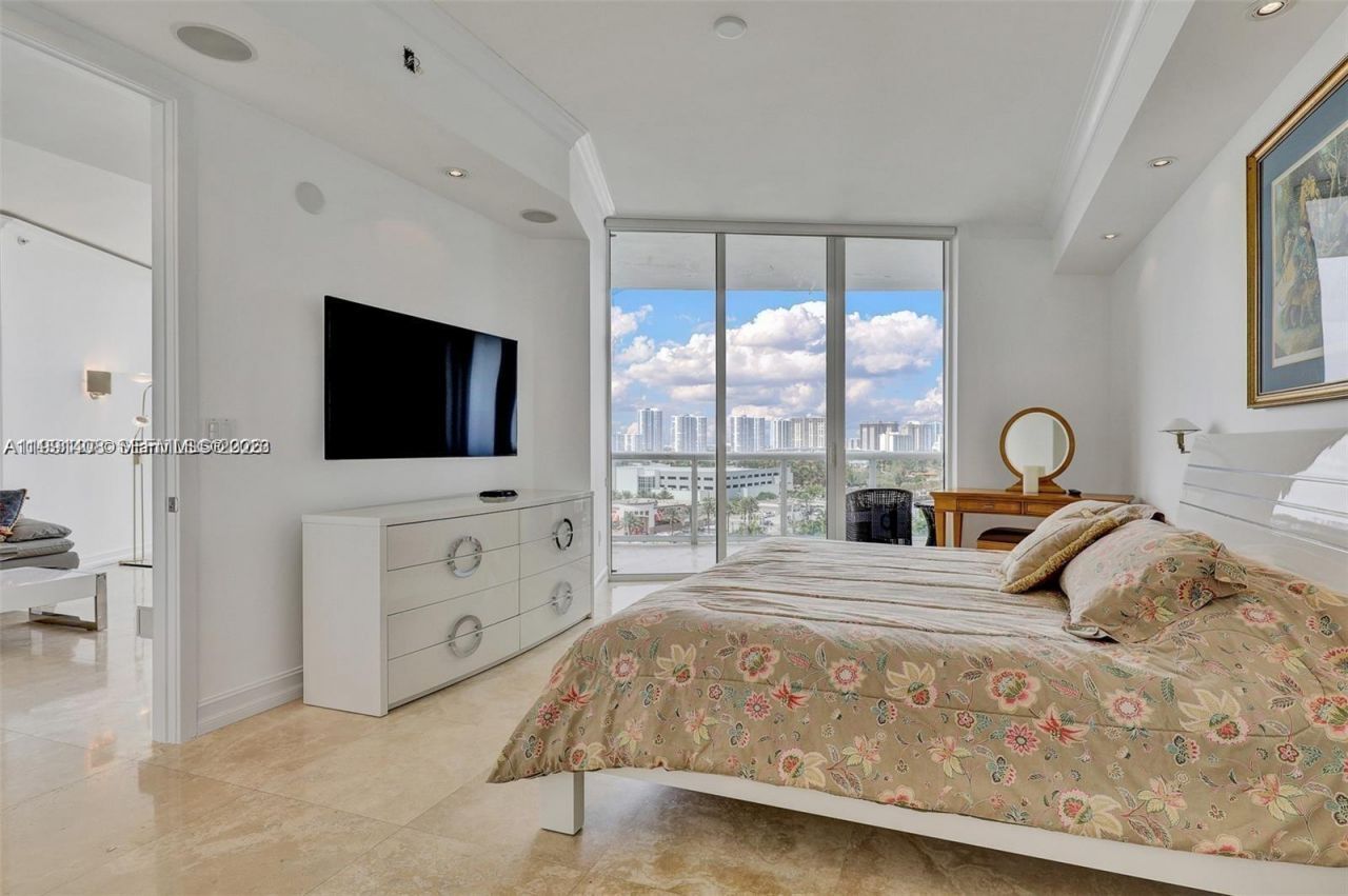 18101 Collins Ave , Unit 1003, Sunny Isles Beach, FL 33160 Photo