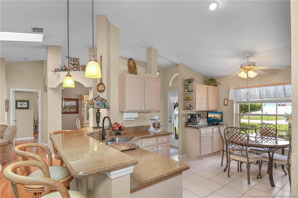 526 NE Vanda Terrado, Jensen Beach, FL 34957 Photo