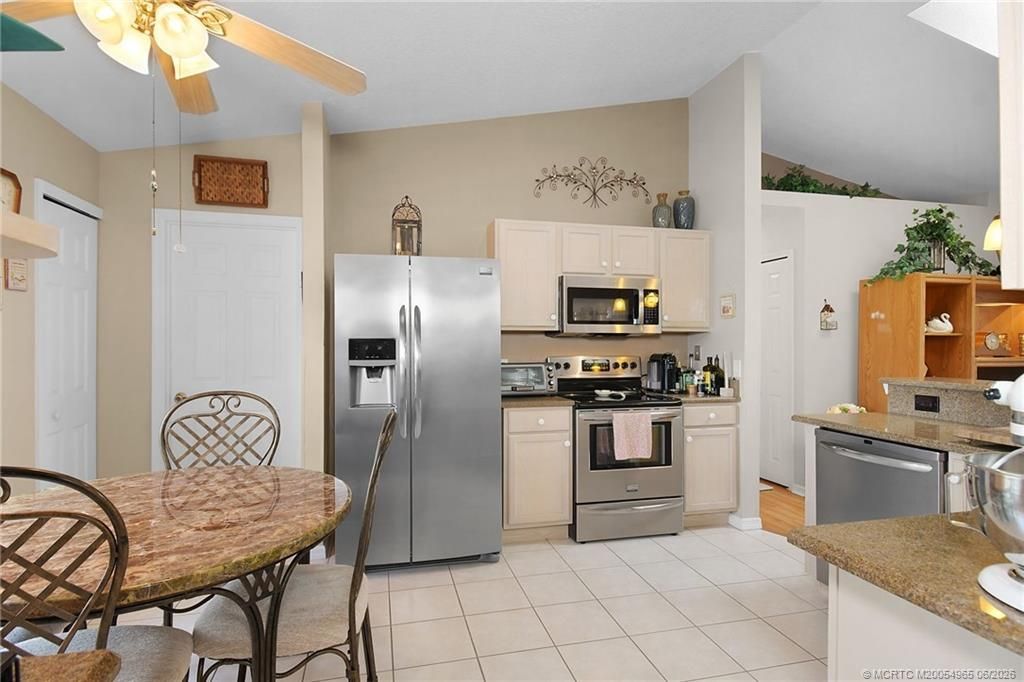 526 NE Vanda Terrado, Jensen Beach, FL 34957 Photo