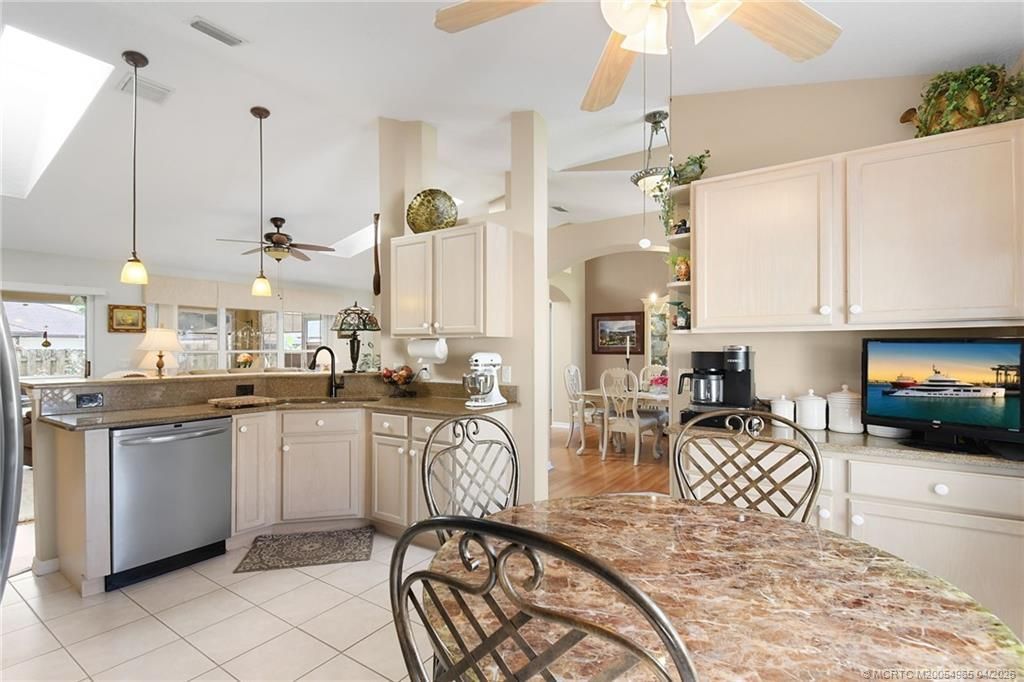 526 NE Vanda Terrado, Jensen Beach, FL 34957 Photo