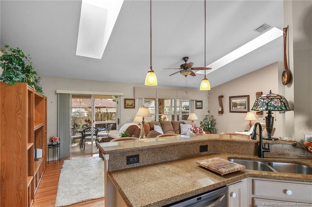 526 NE Vanda Terrado, Jensen Beach, FL 34957 Photo