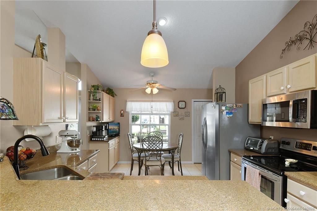 526 NE Vanda Terrado, Jensen Beach, FL 34957 Photo