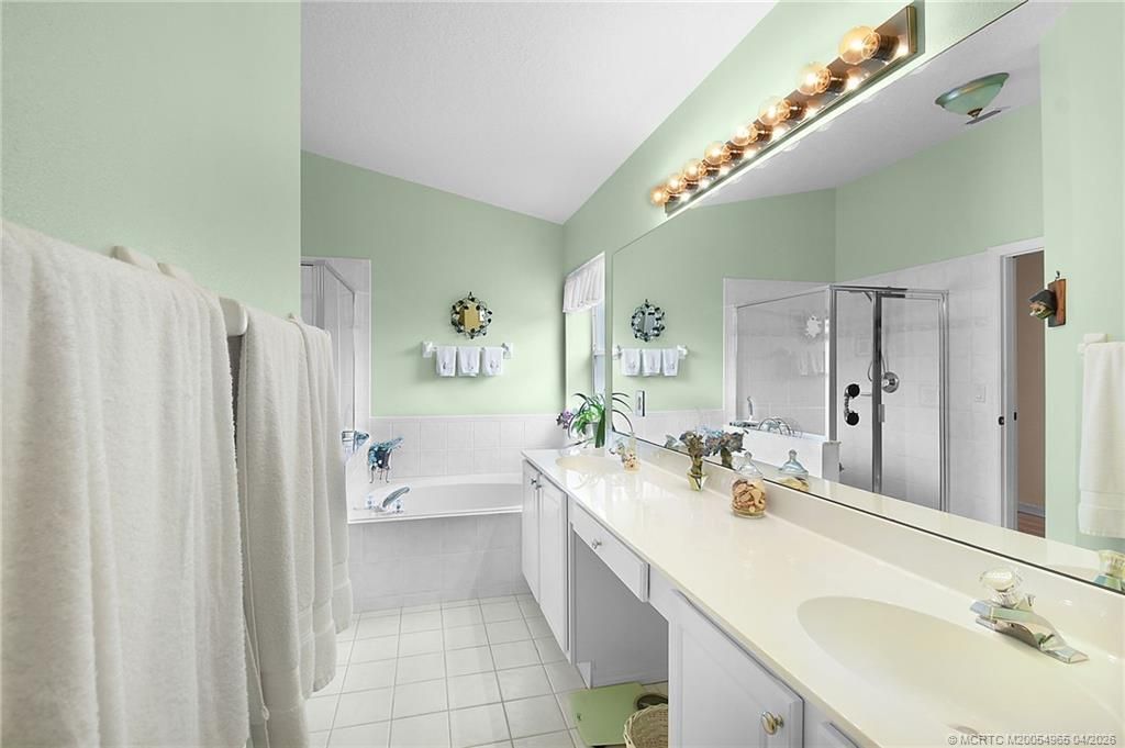 526 NE Vanda Terrado, Jensen Beach, FL 34957 Photo