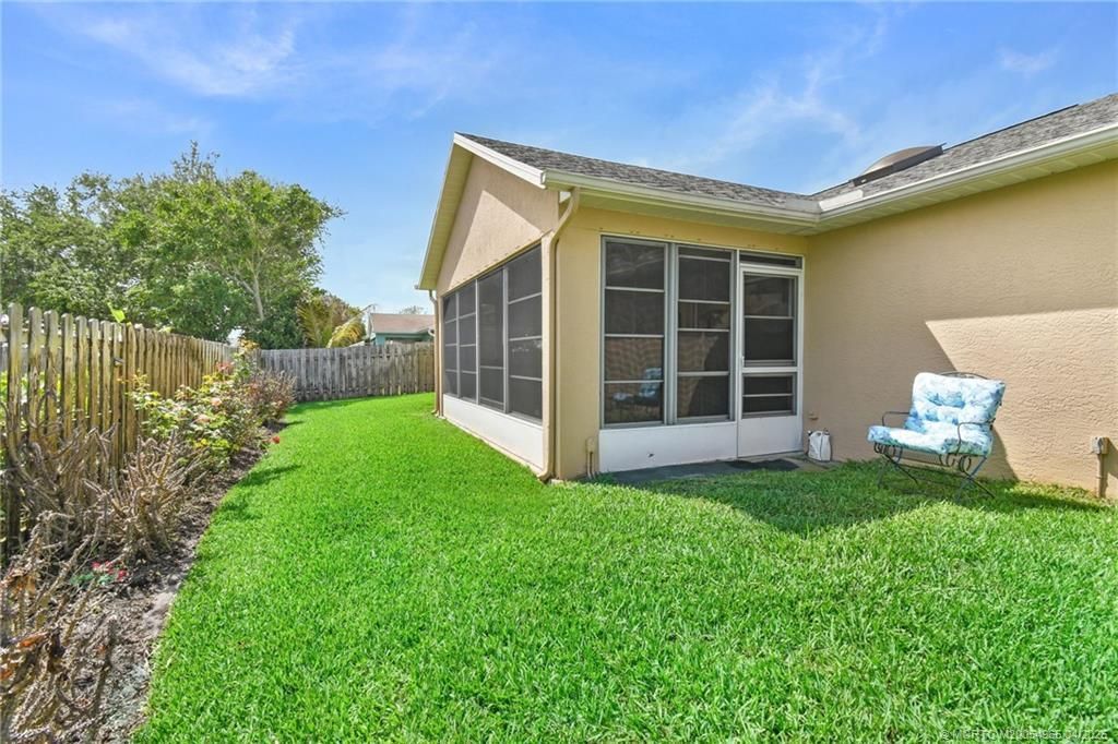 526 NE Vanda Terrado, Jensen Beach, FL 34957 Photo