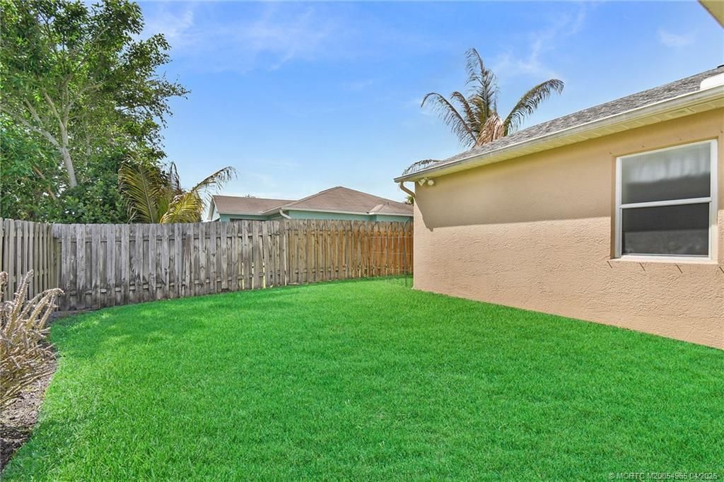 526 NE Vanda Terrado, Jensen Beach, FL 34957 Photo