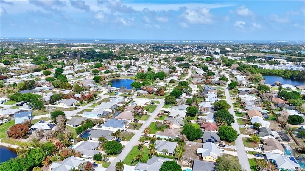 526 NE Vanda Terrado, Jensen Beach, FL 34957 Photo