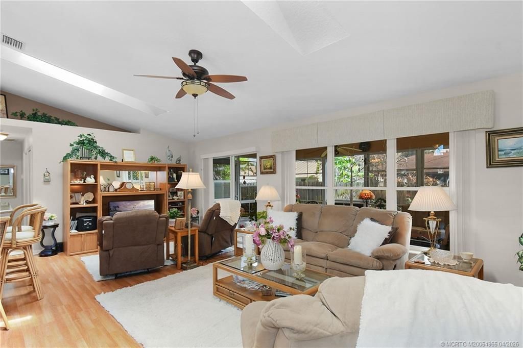 526 NE Vanda Terrado, Jensen Beach, FL 34957 Photo