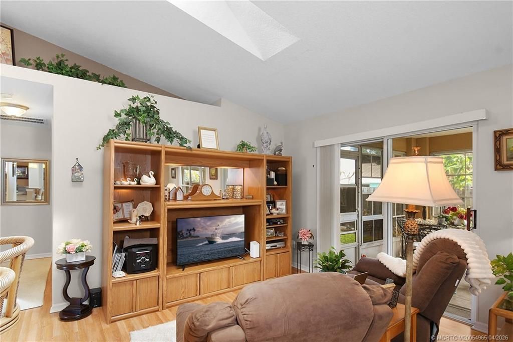 526 NE Vanda Terrado, Jensen Beach, FL 34957 Photo