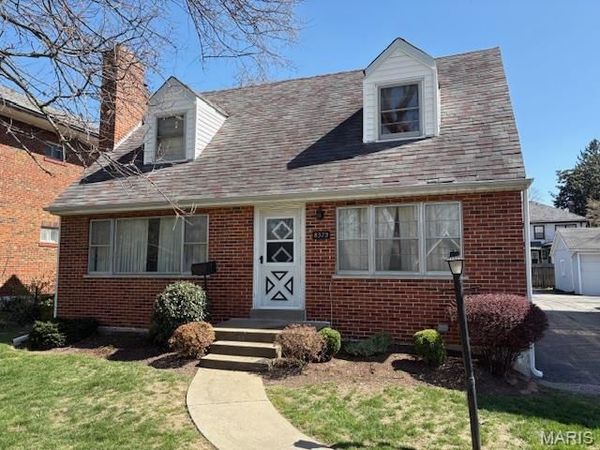 8372 Big Bend Boulevard , Webster Groves, MO 63119