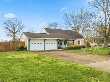 890 Huffman Square NE, Bolivar, OH 44612