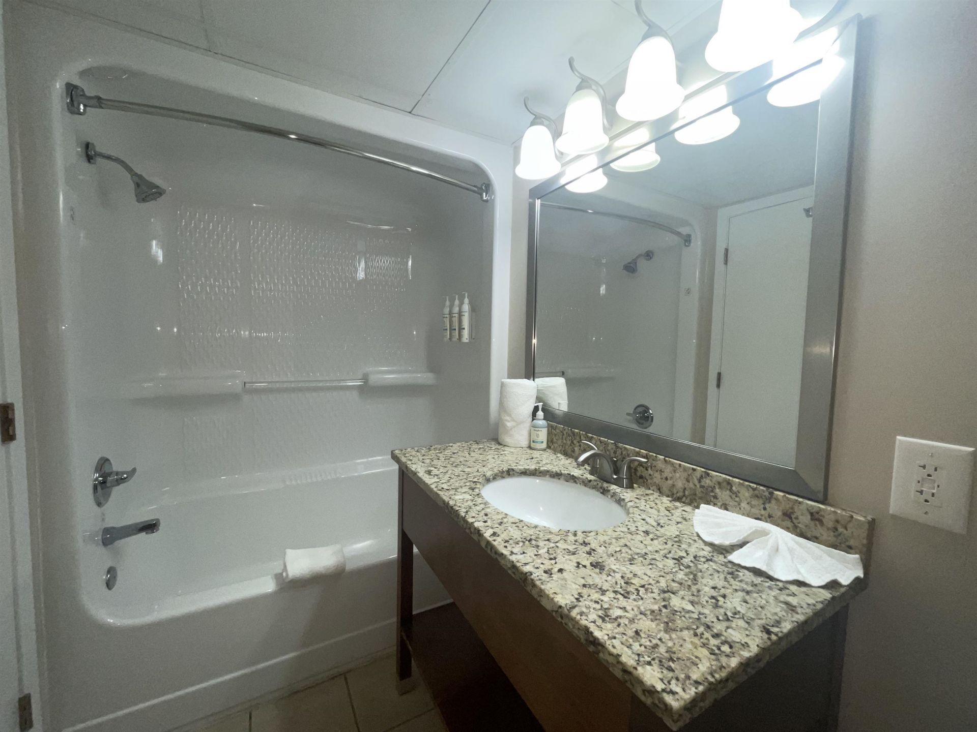 2000 N Ocean Blvd. Photo 12