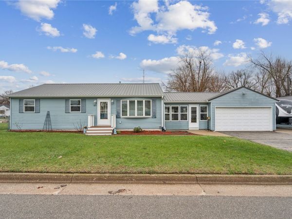 301 Marion Street, Hiawatha, IA 52233