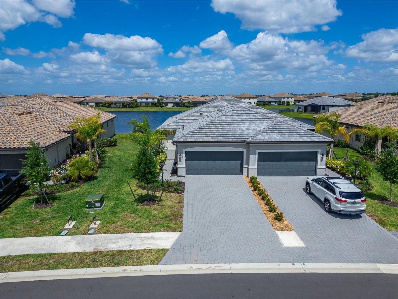 15713 Sunny Day Drive, Bradenton, FL 34211 Photo