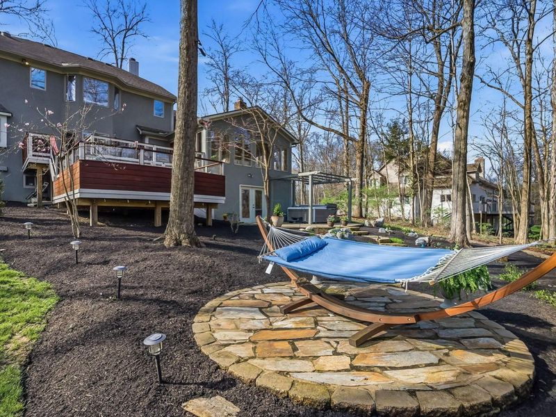 595 Woods Hollow Lane, Powell, OH 43065 Photo 2