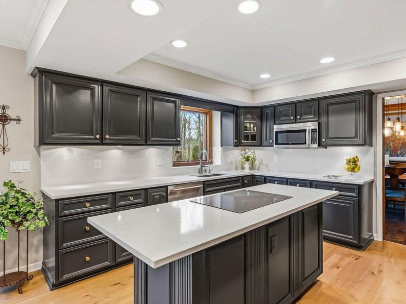 595 Woods Hollow Lane, Powell, OH 43065 Photo 3