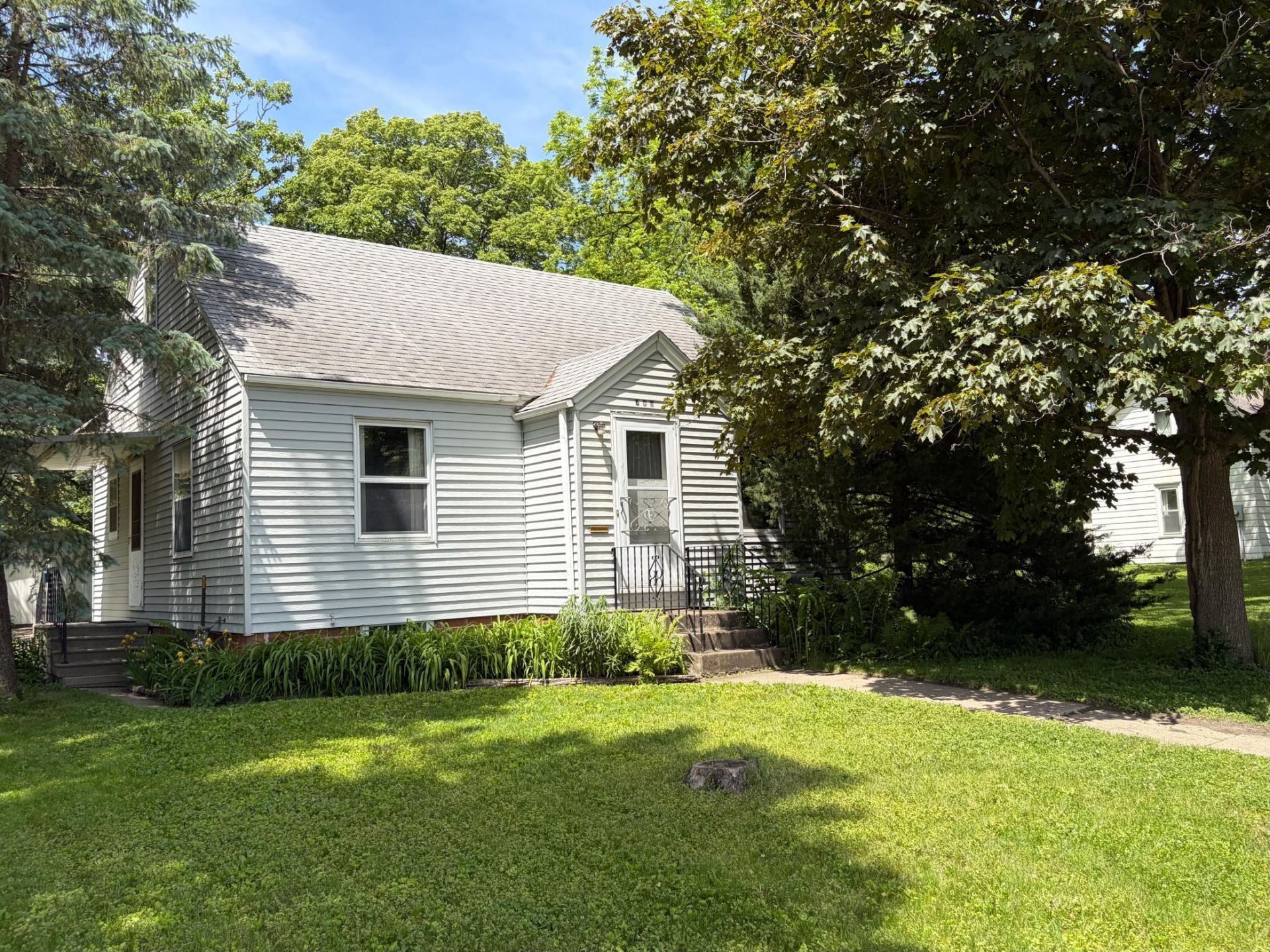 608 8th Street SE, Waseca, MN 56093