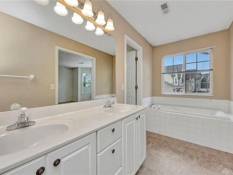 833 Neeb, Unit 4, Cincinnati, OH 45233 Photo 24