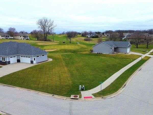 145 Eagle Ridge Dr. , Waverly, IA 50677