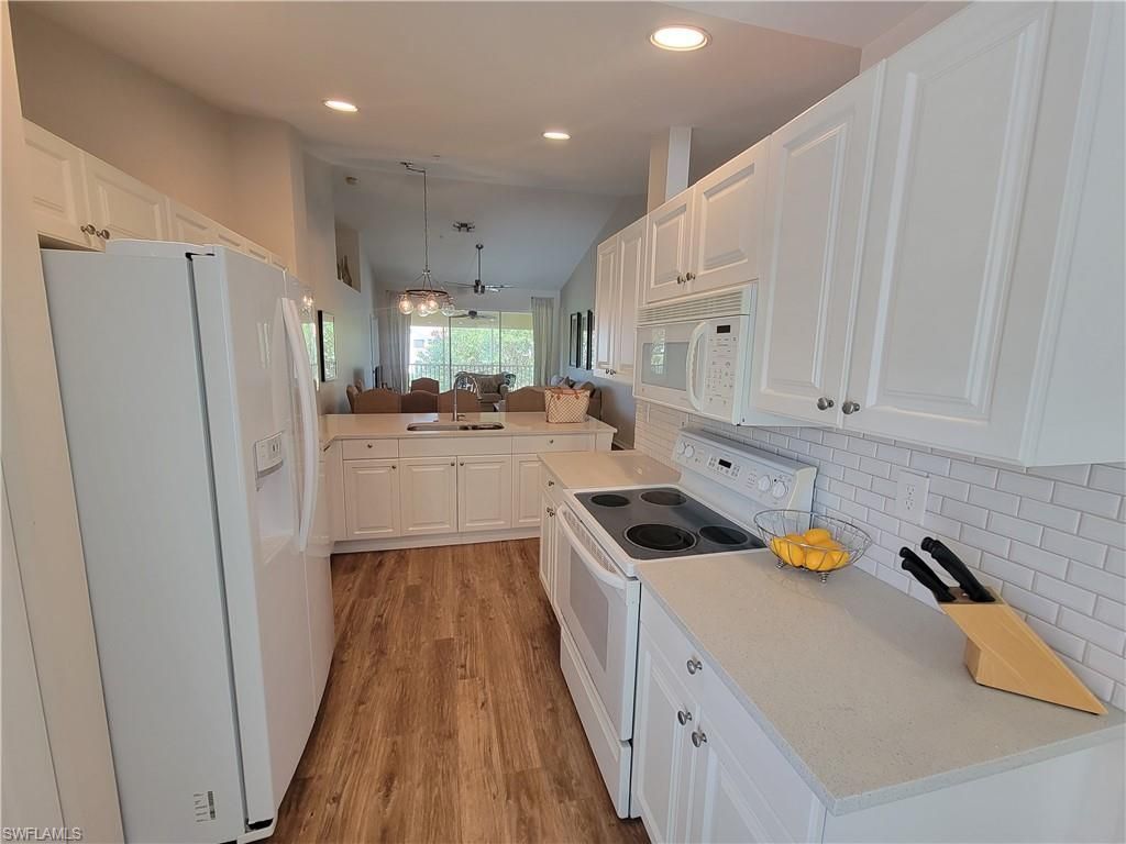 4950 Deerfield Way, Unit D-202, Naples, FL 34110 Photo