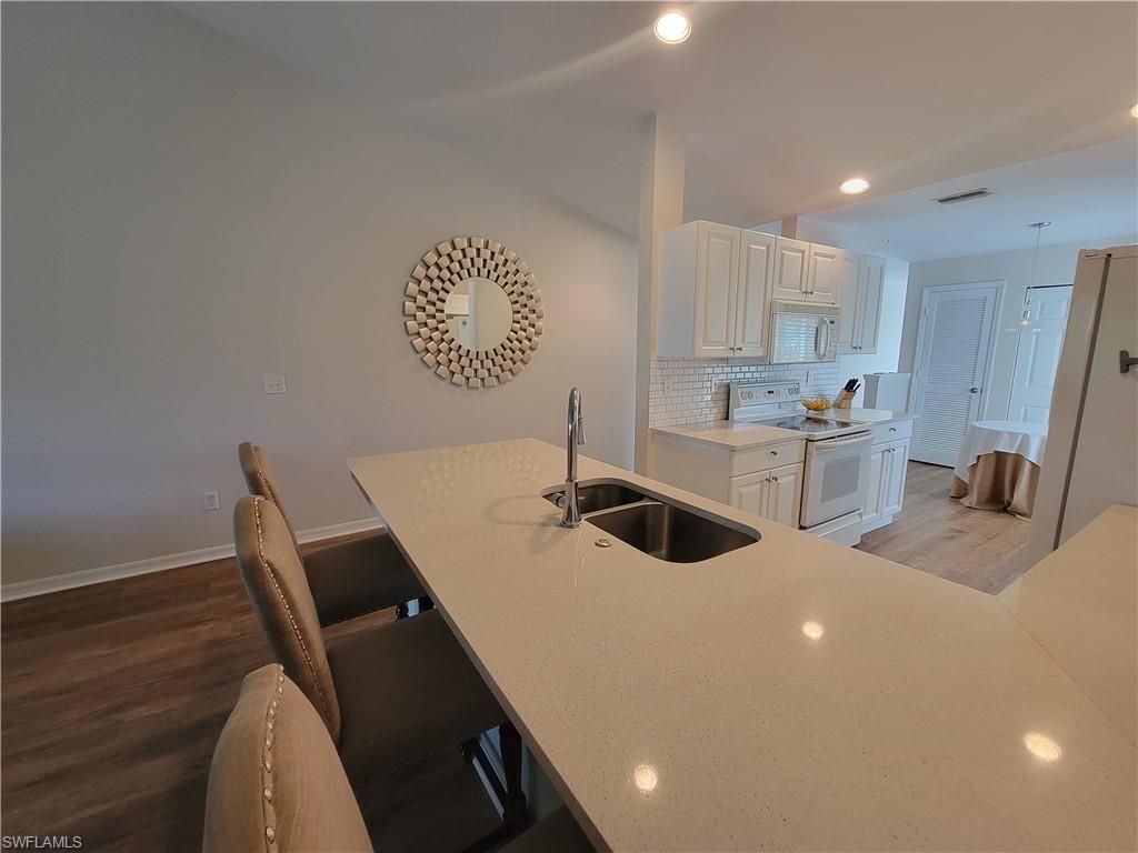 4950 Deerfield Way, Unit D-202, Naples, FL 34110 Photo