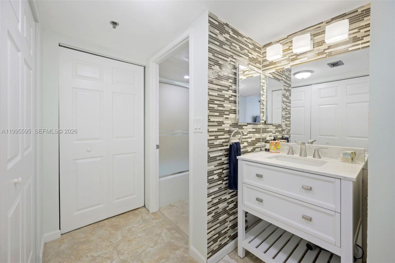 20515 E Country Club Dr, Unit 348, Aventura, FL 33180 Photo