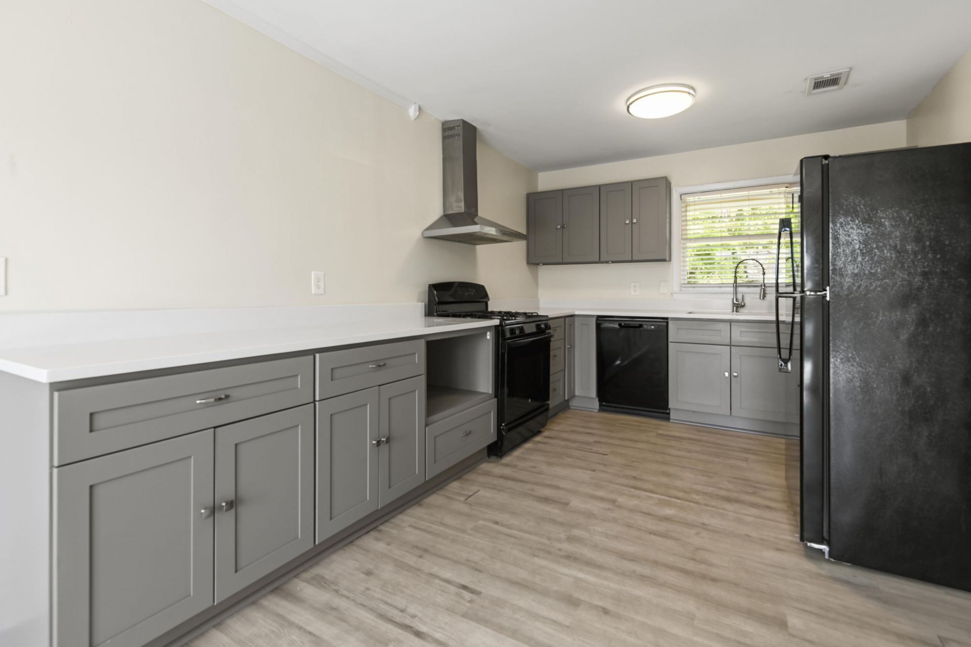 1641 Falmouth Street Photo 8