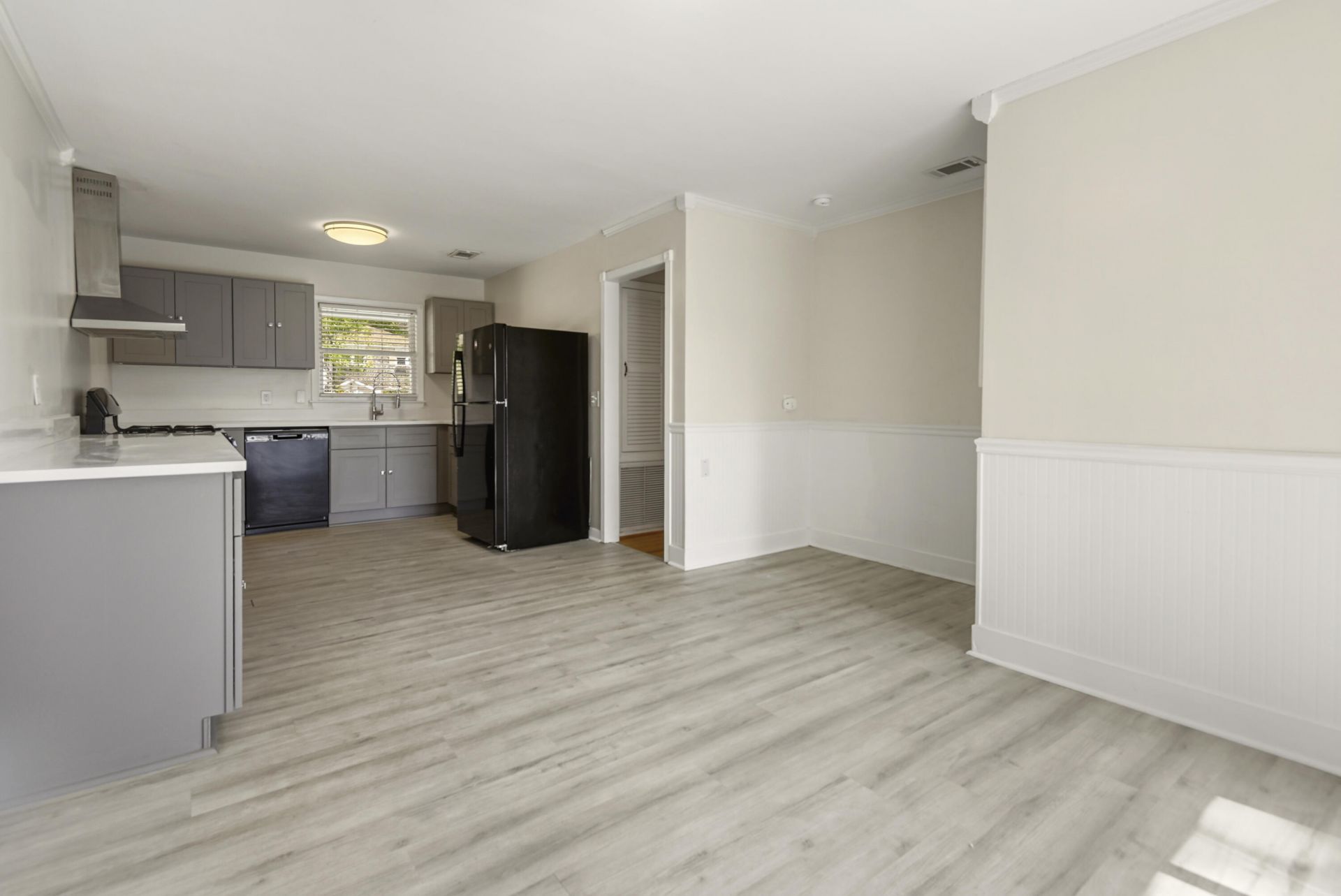 1641 Falmouth Street Photo 9