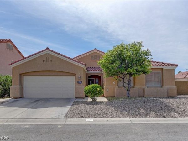 8025 Painted Clay Avenue, Las Vegas, NV 89128