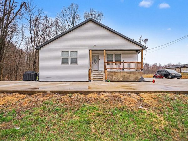 21556 59 1/2 Street, Bangor, MI 49013