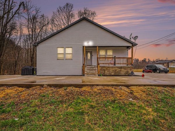 21556 59 1/2 Street, Bangor, MI 49013