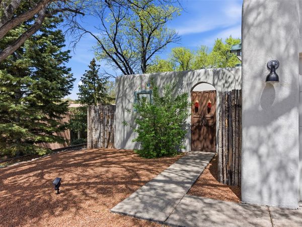 265 Camino de la Sierra, Santa Fe, NM 87501