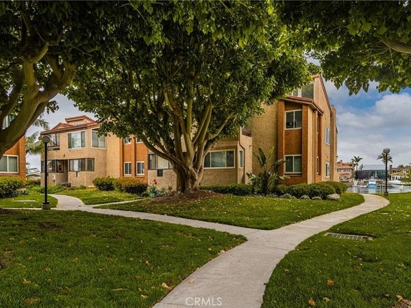 17110 Bluewater Lane , Huntington Beach, CA 92649